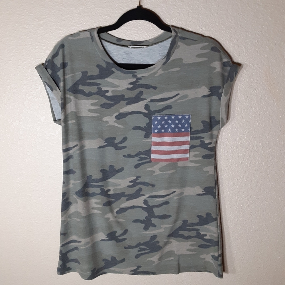 12 PM by Mon Ami Camo Print Top Size Small